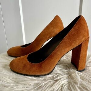Elegant Stuart Weitzman Cognac Suede Pumps Sz 5
